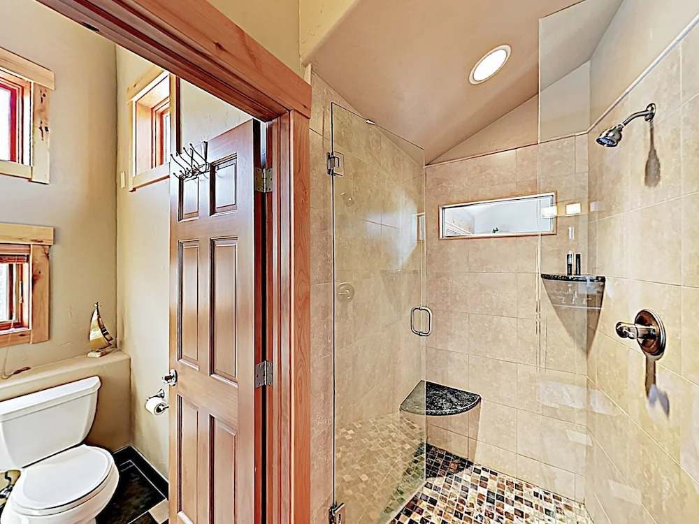 3br W/ Hot Tub & Views, Near Skiing 3 Bedroom Townhouse