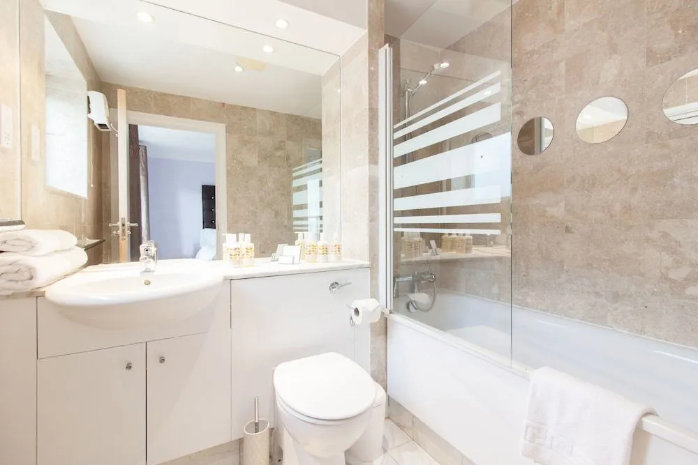 Canary Wharf Luxury River view apartment