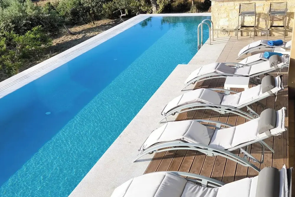 Villa Mirtylla luxury retreat w Pool, BBQ and Gym