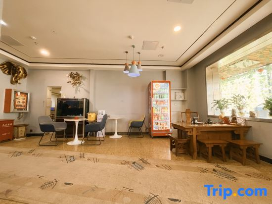 Yifeng Premium Selected Hotel (Urumqi Tianshan International Airport)