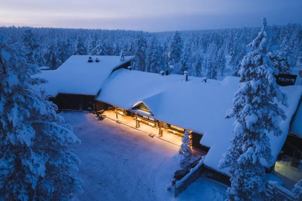 Wilderness Hotel Muotka & Igloos
