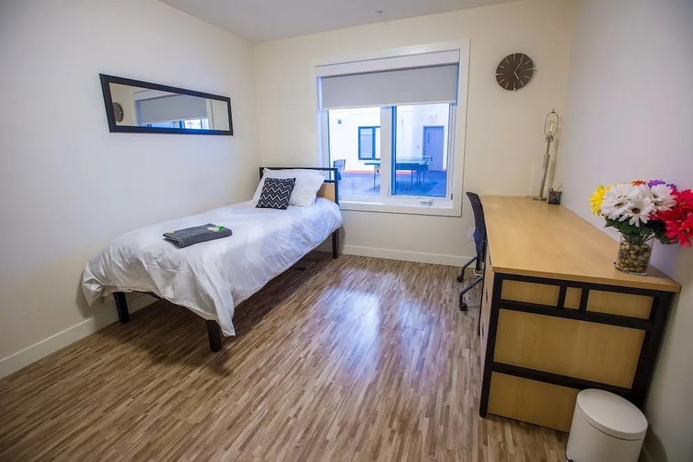 Stay With Ease Hospitality! 1 Bed 1 Bath