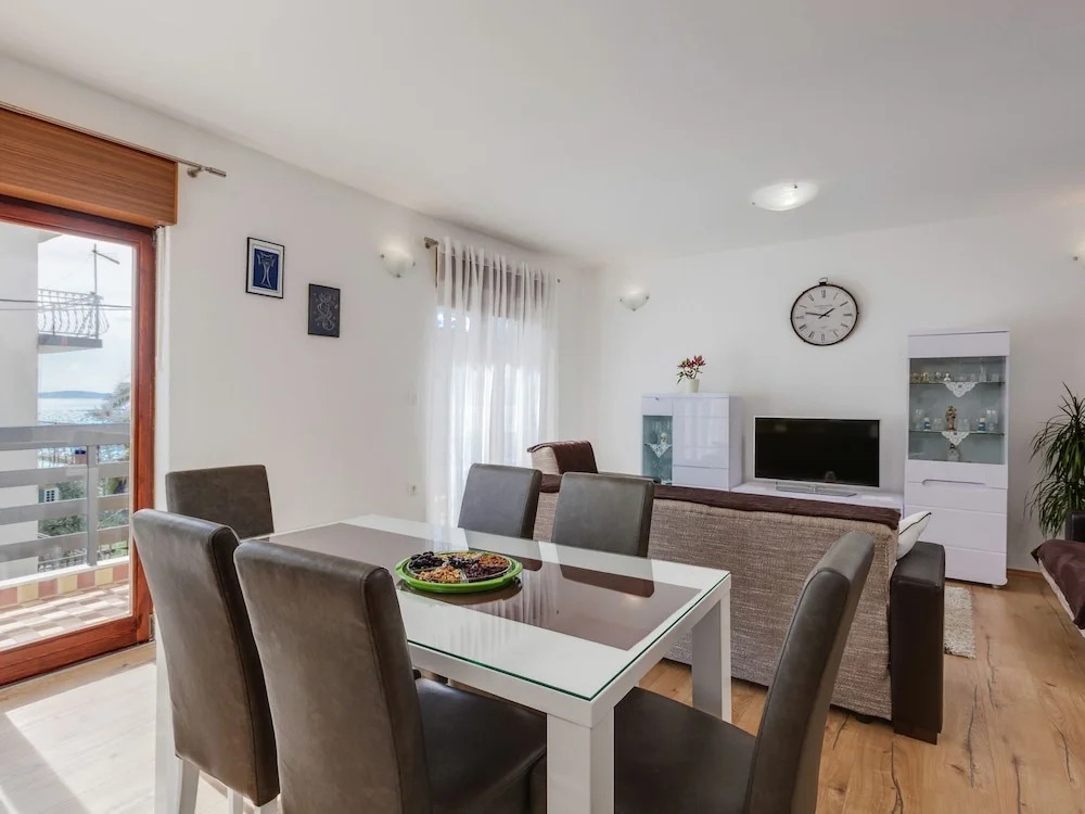 Spacious Holiday Home in Podstrana near Sea