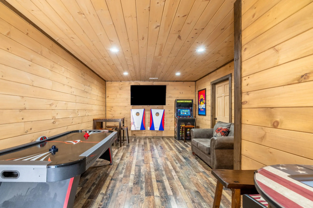 The Wacky Woodpecker by Avantstay Game Room, Private Hot Tub, & Pool Access!