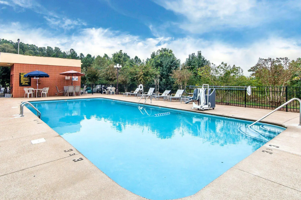 Best Western Plus Cleveland Inn & Suites