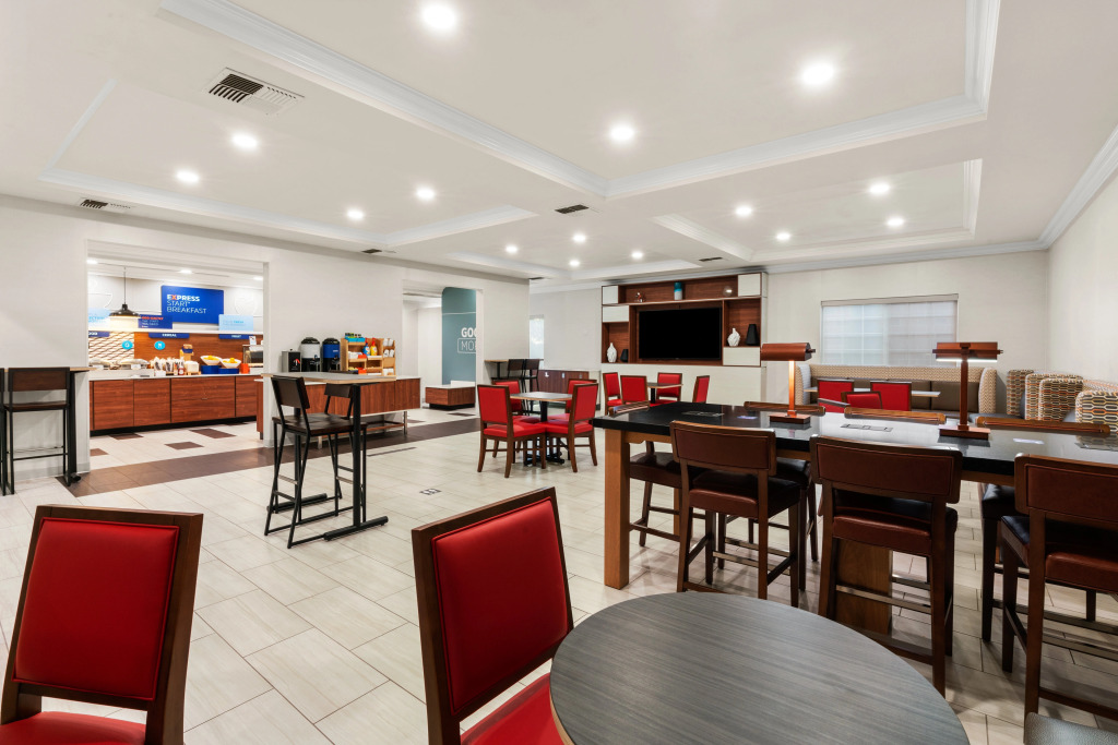 Holiday Inn Express & Suites Klamath Falls Central by IHG
