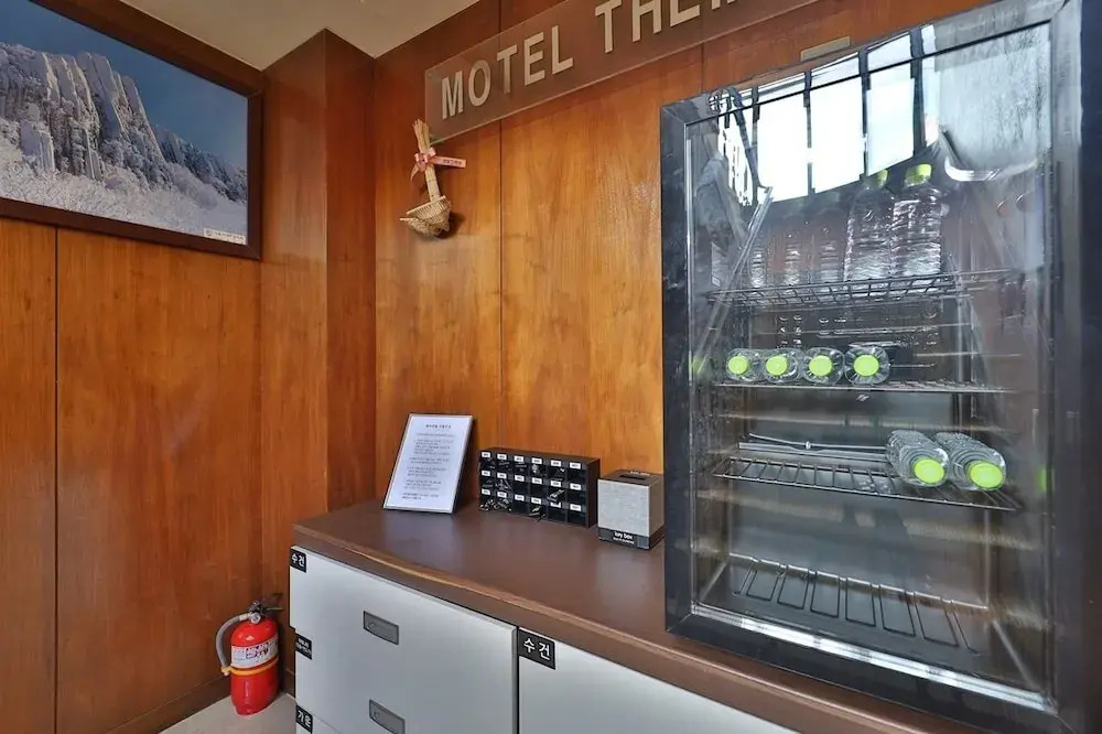 Theme Motel