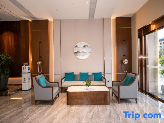 Xinyi Hotel (Neijiang High-Speed Railway North Station Normal College)