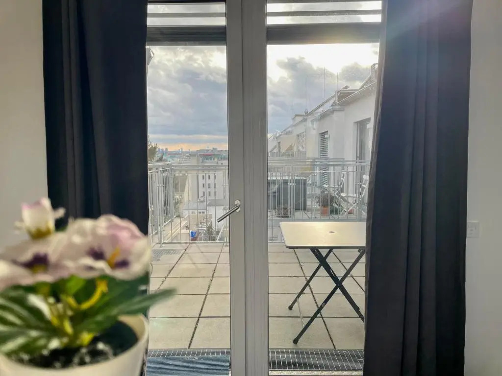 ECA Rooftop Live - Private Rooms & Serviced Apartments