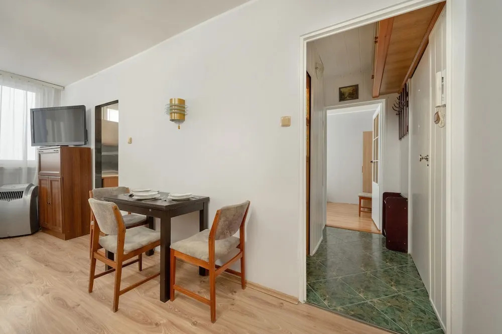 Apartment Close to the Park by Renters