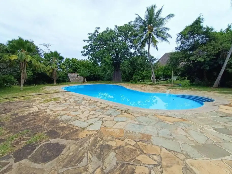 Kivulini House Diani 5 bedroom with pool