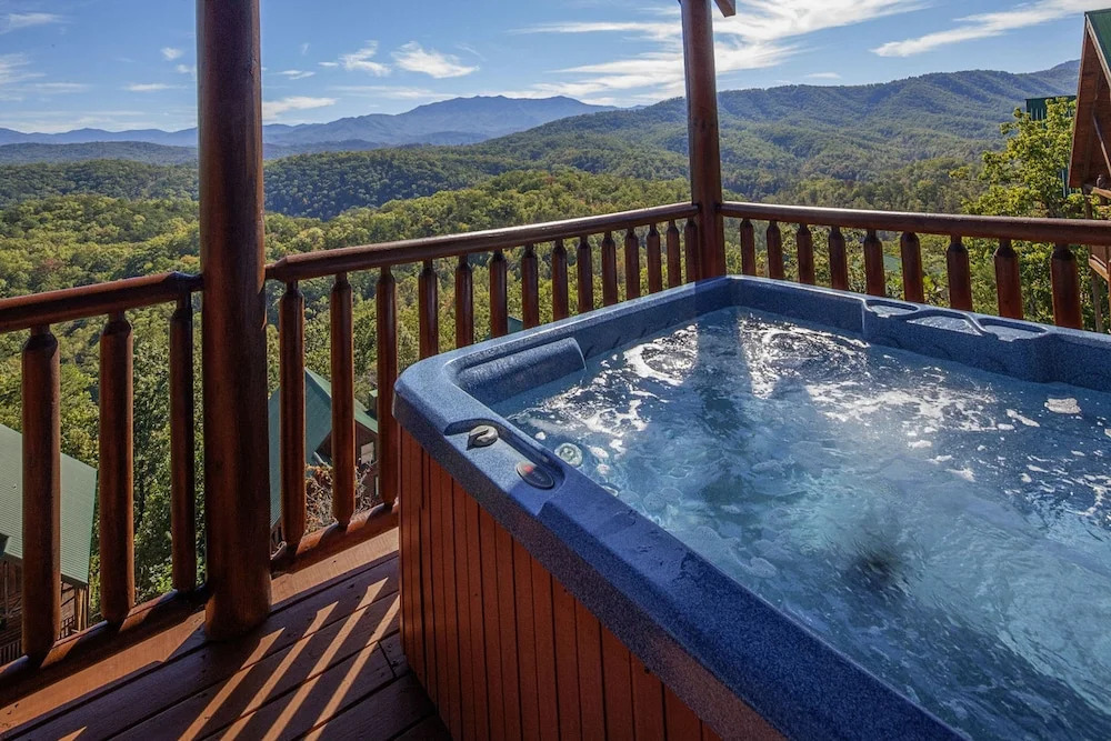 Majestic Mountain View - Great Location! - Convenient to Everything! cabin