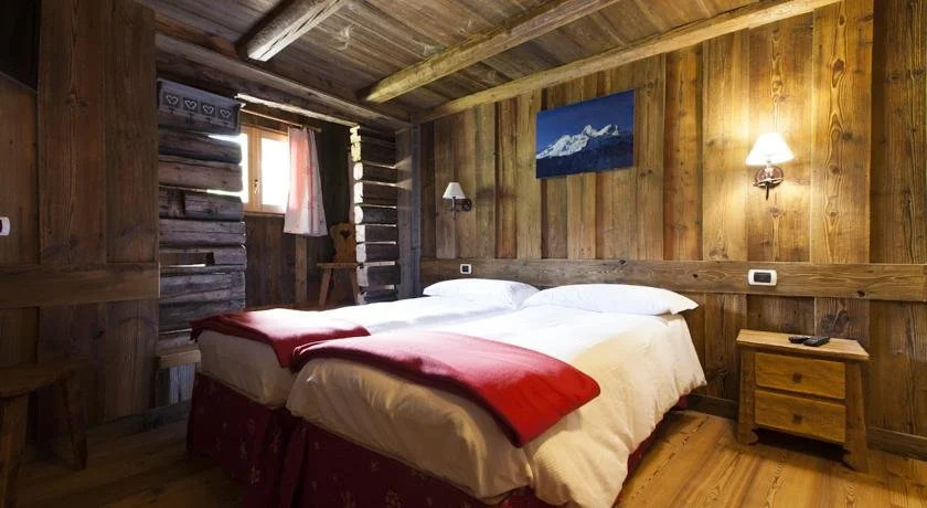 L Aroula Rooms & Restaurant