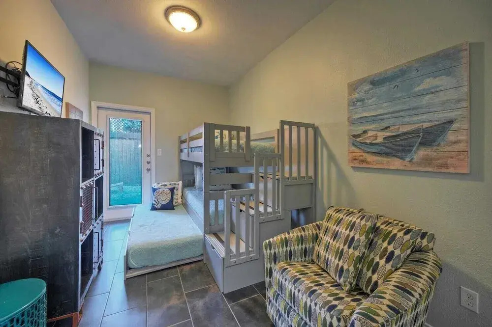 Sleeps 23, 2 Beachside Homes Resort Pool, Walk to the Beach, Balcony + Yard