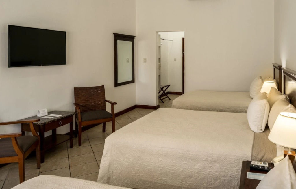 Hotel Cayman Suites