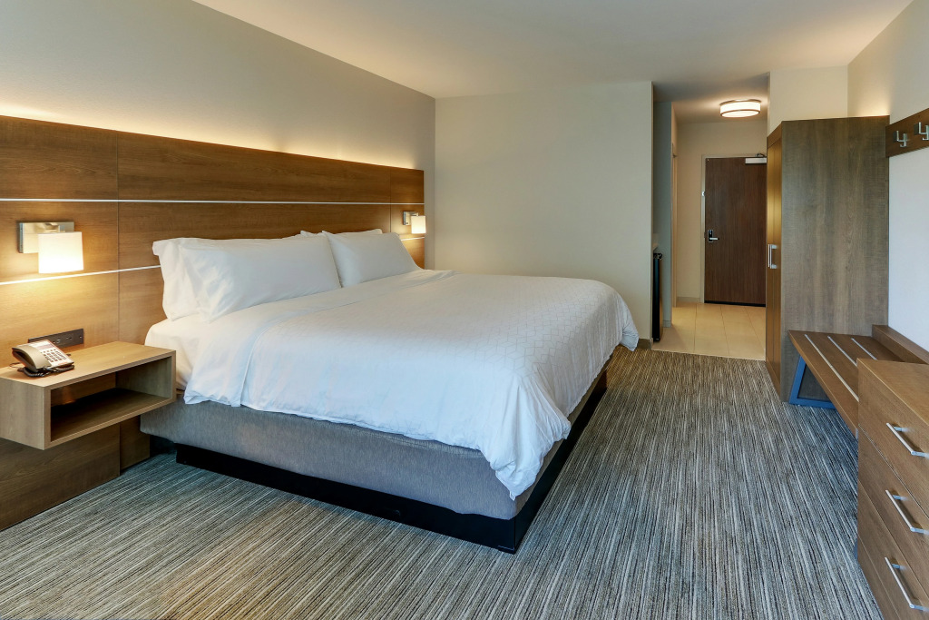 Holiday Inn Express & Suites - Roanoke - Civic Center