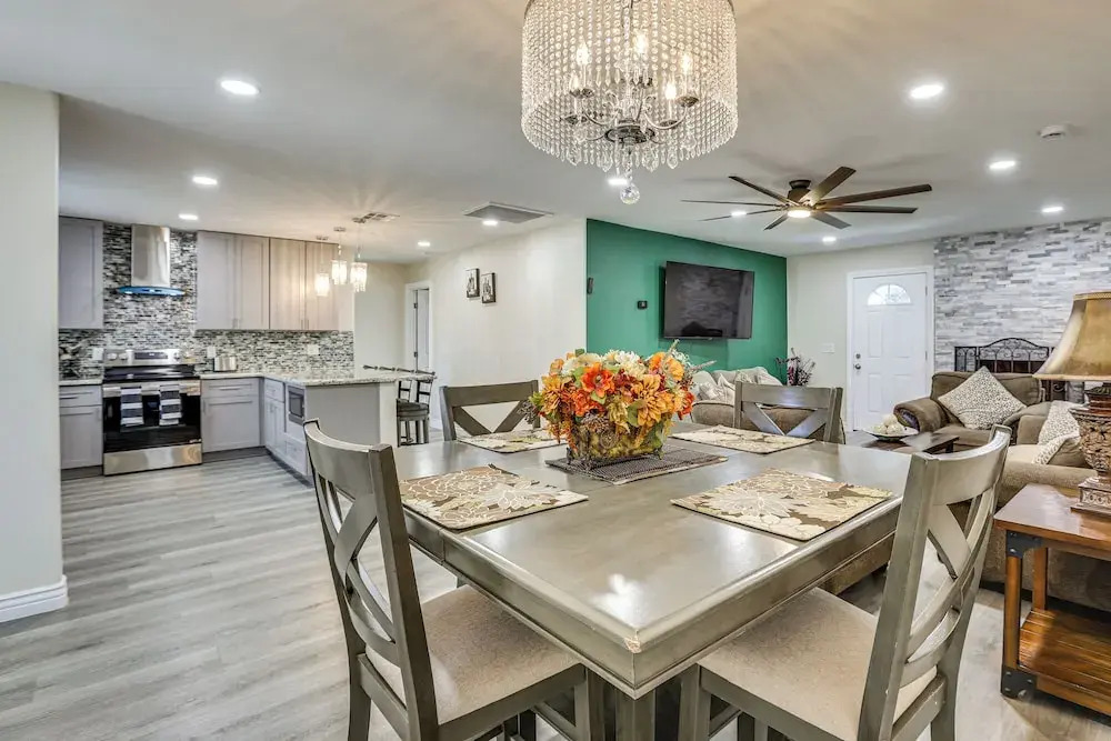 3 Mi to Desert Diamond Arena: Peoria Home w/ Yard!