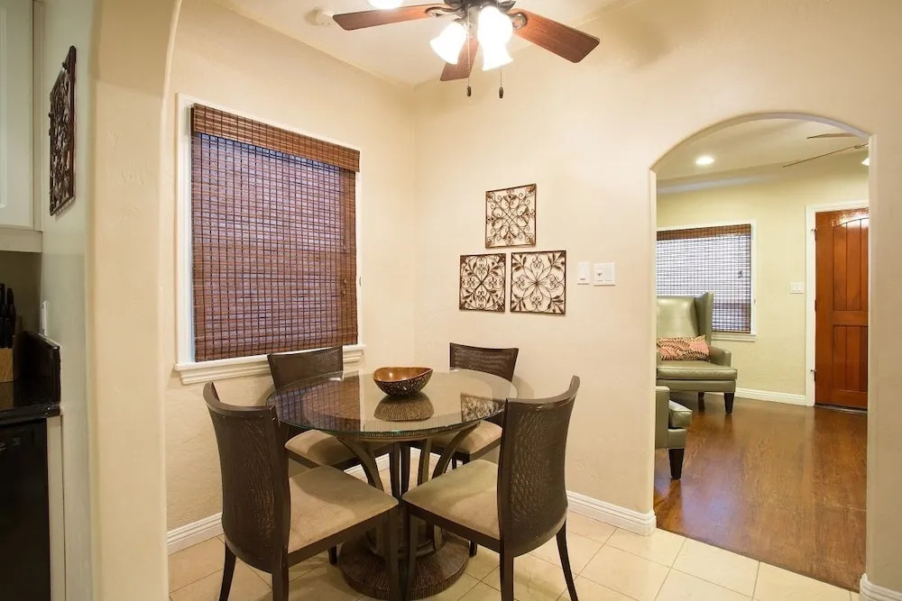 128 39th ABC 5 Bedrooms 3 Bathrooms Villa
