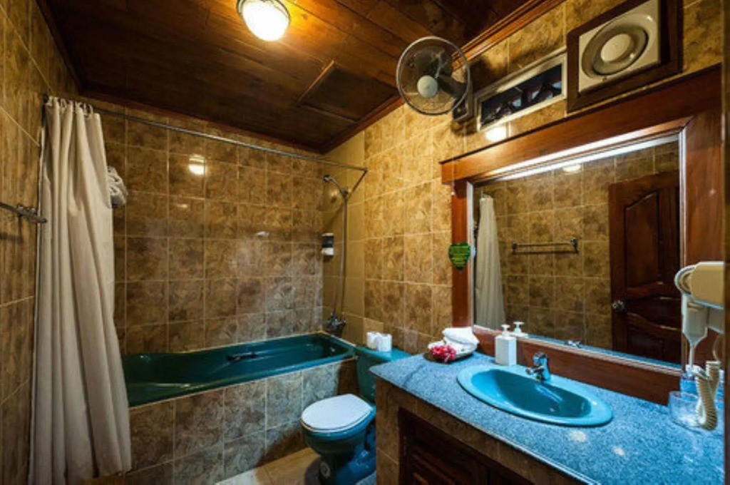 Red Hibiscus Hotel