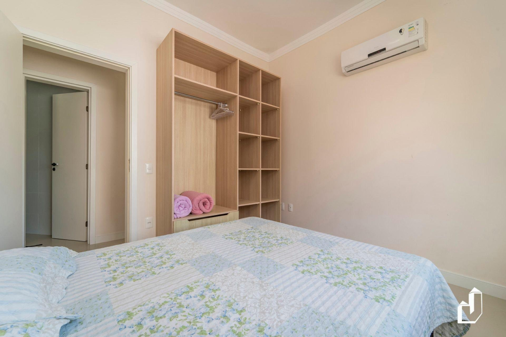 Apartamento Com 03 Dormitórios