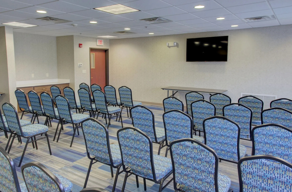 Holiday Inn Express & Suites Le Mars by IHG