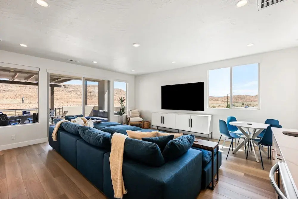 Green Acres 8 Bedroom Townhouse