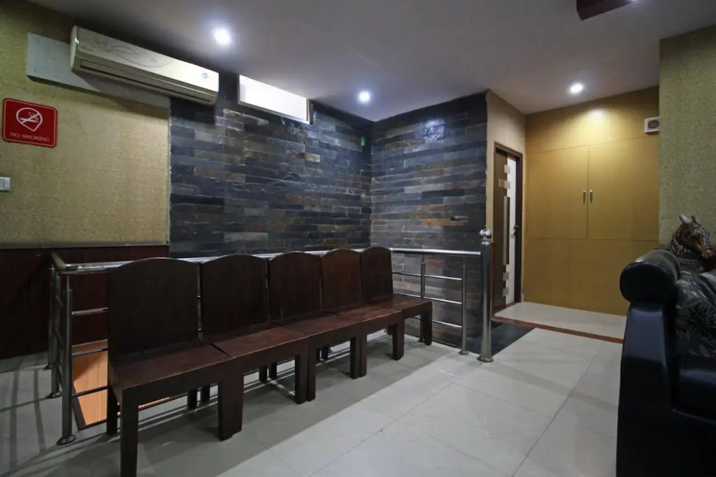 OYO 2206 Hotel Rajawat Manor