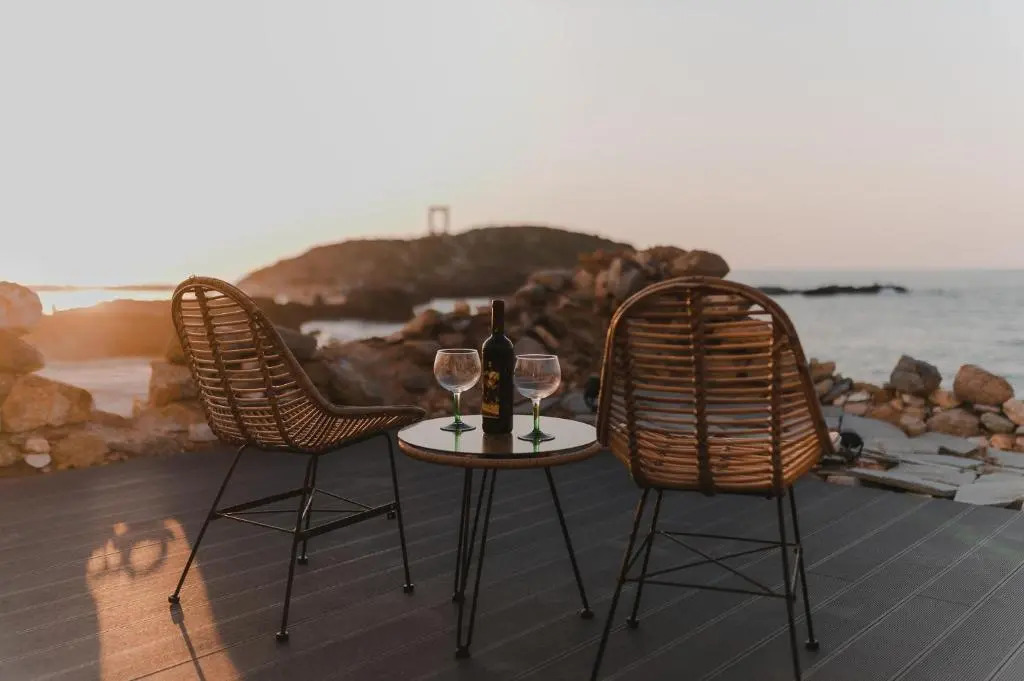 Portara Seaside Luxury Suites