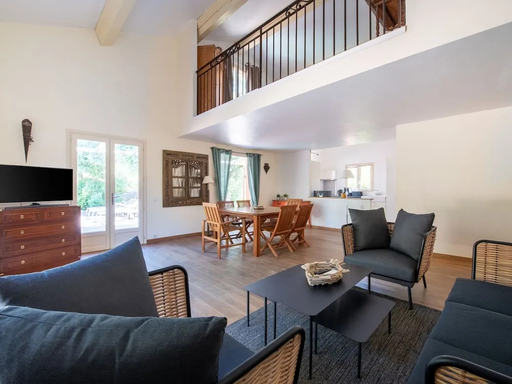 Spacious Holiday Home in La Croix Valmer With Private Pool