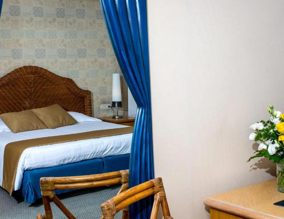 City Hotel