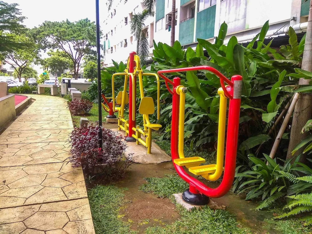 Homey And Comfy Studio Apartment At Sentra Timur Residence
