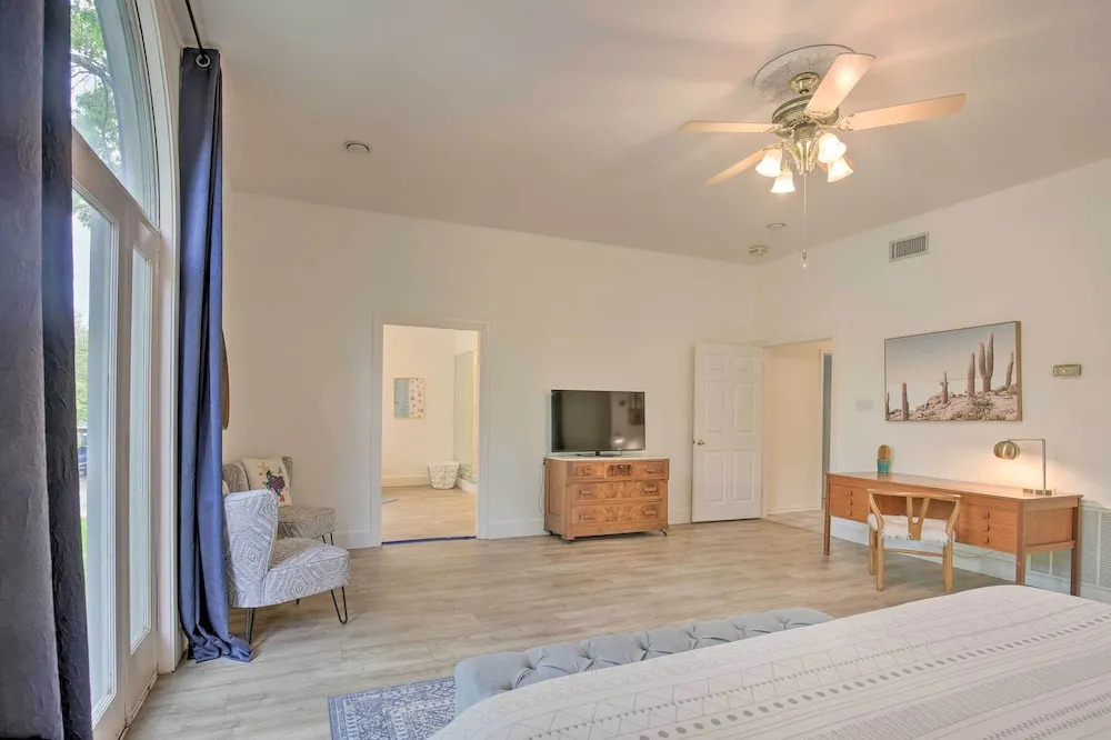 Seguin Home on Lake Placid w/ Boat Dock!
