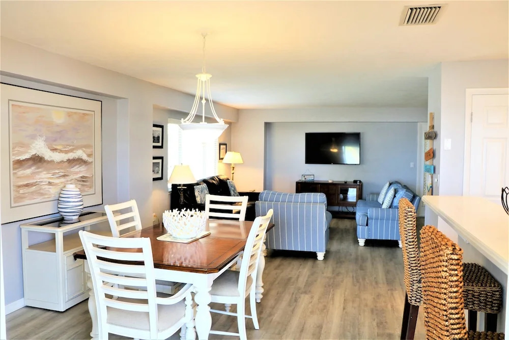 Jamaica Royale 203 Updated With A View! 2 Bedroom Condo