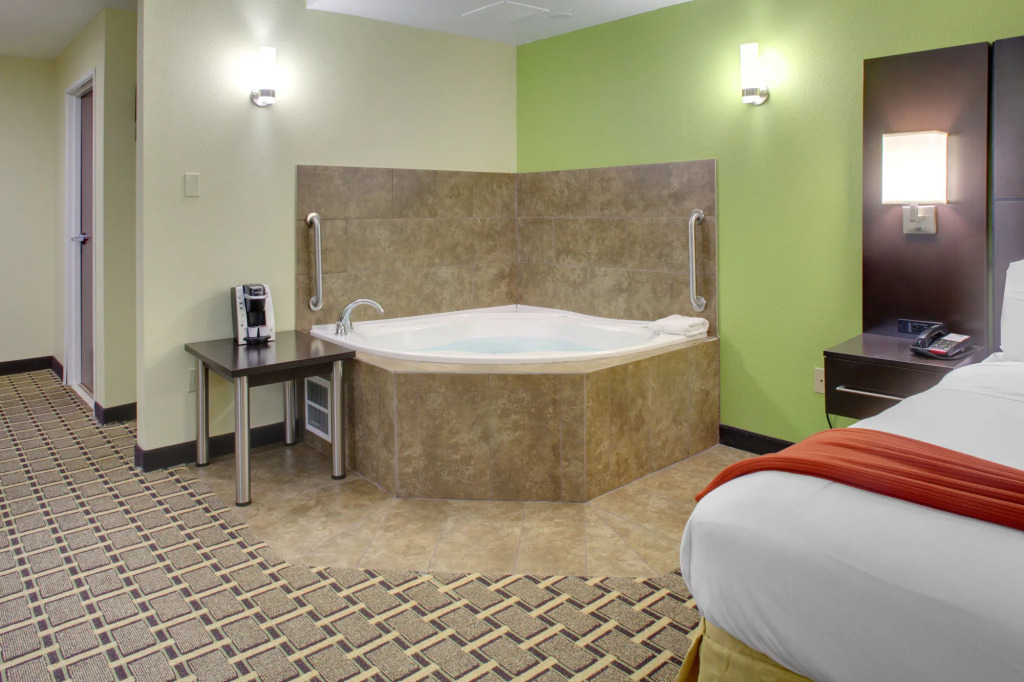 Holiday Inn Express & Suites Cross Lanes by IHG