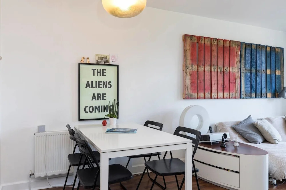 Stylish 2bed 2bath w/ Tasteful Decor & Canal Views