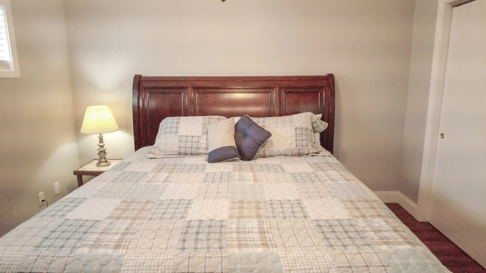 Townhome-colonial A 2 Bedroom Townhouse
