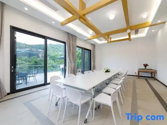 Yunhaigu Nalati Private Swimming Pool Lakeside Meisu in Shenzhen East Overseas Chinese Town