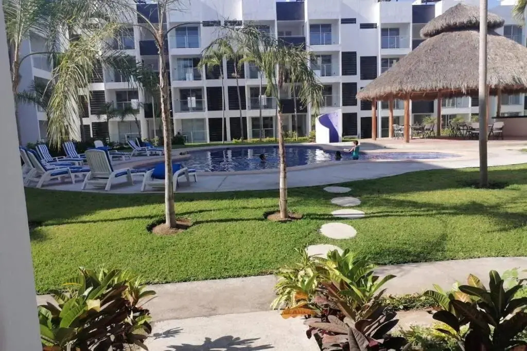 Departamento de lujo en Manzanillo, planta baja frente a la alberca