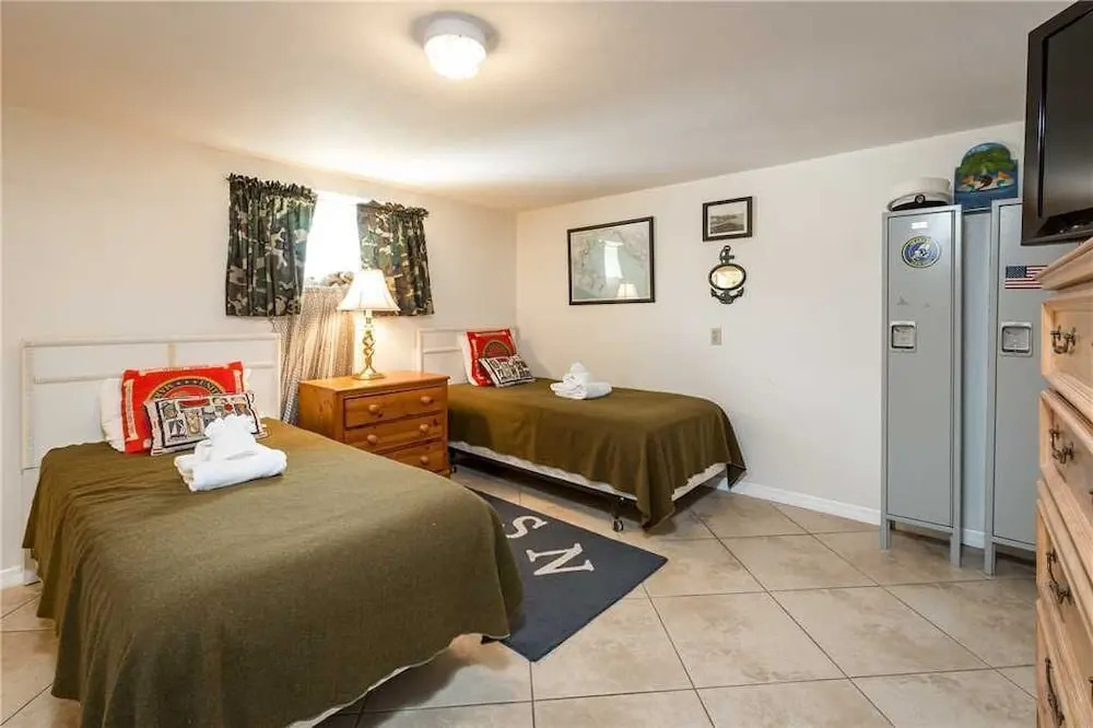 USS Gulf Breeze Beach - Five Bedroom Home