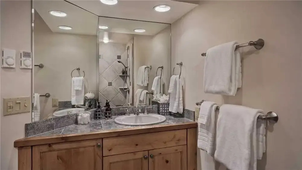 Epernay 125 3 BedroomCondo By Moving Mountains