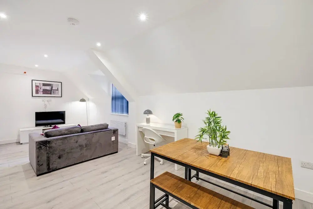Modern 1 Bedroom Apartment Town Centre Camberley
