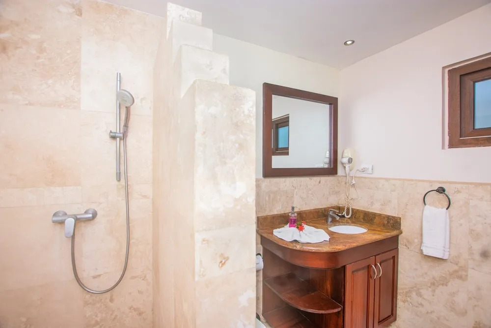 Pristine Bay Beach Home 104