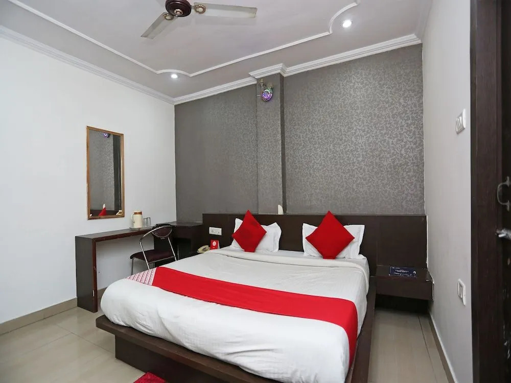 Oyo 23428 Royal Regency