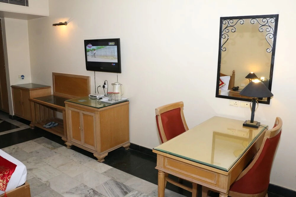 OYO 1898 Hotel Aditya