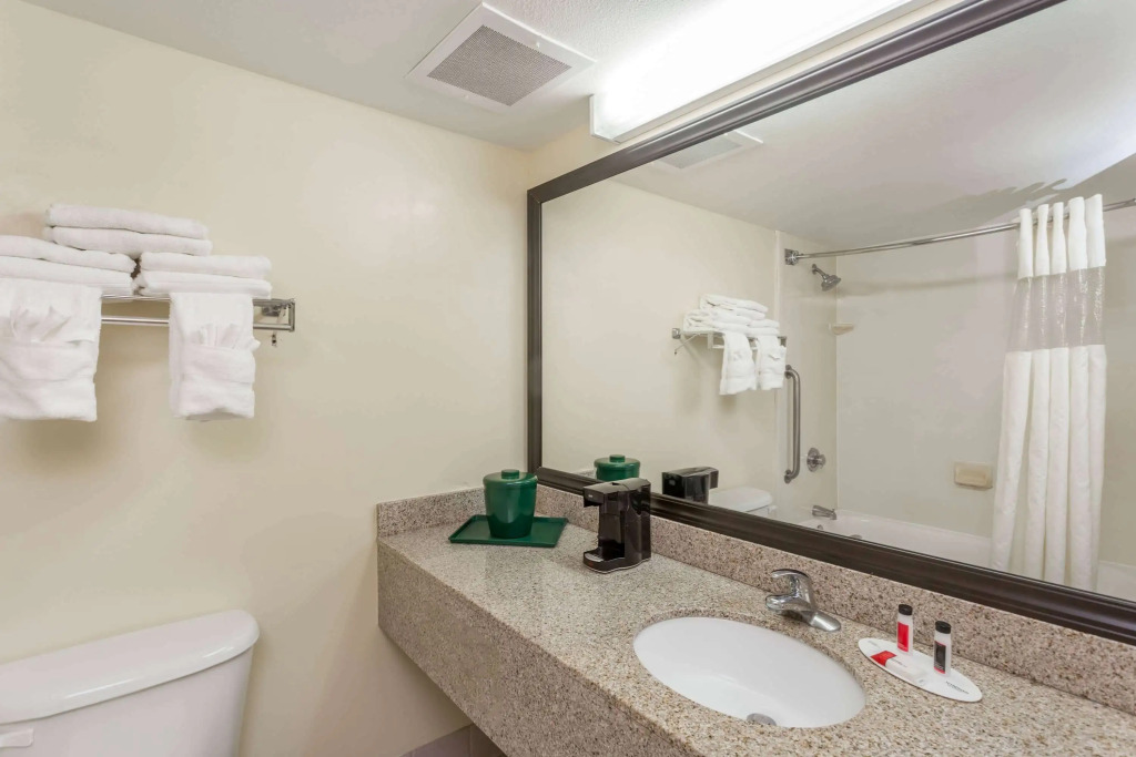 Baymont Inn & Suites by Wyndham Fort Myers I-75