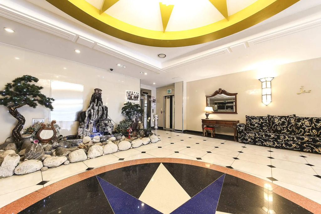 Jes Hot Spring Hotel