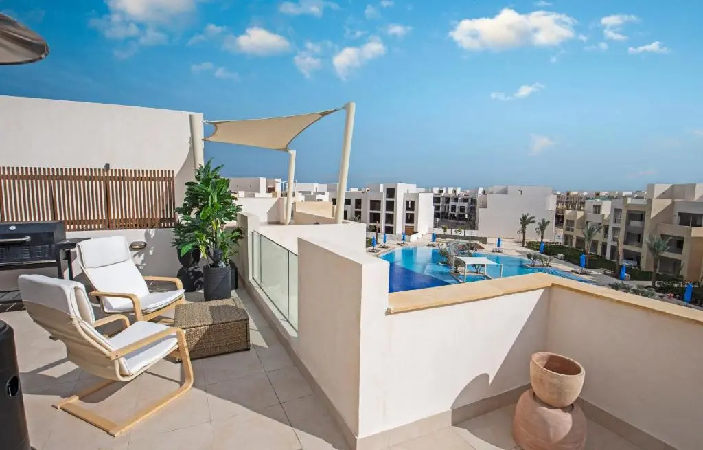 A Stunning Seaview Penthouse; 3bedrooms + Nanny
