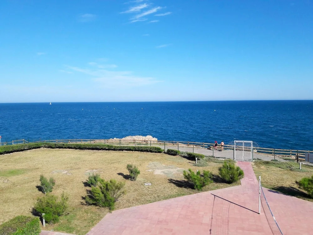 Studio In Sete With Wonderful Sea View Shared Pool Enclosed Garden 200 M From The Beach