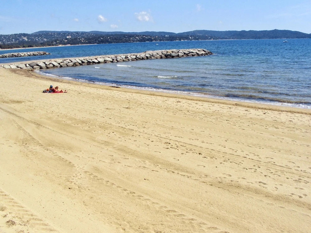 Apartment With 2 Bedrooms in Cavalaire-sur-mer, With Enclosed Garden -
