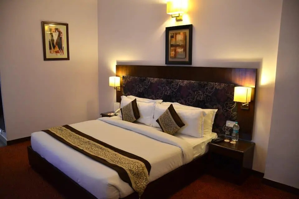 Hotel KMG Air Cooled,Zirakhpur Chandigarh ,Couple first choice ,verified hotel